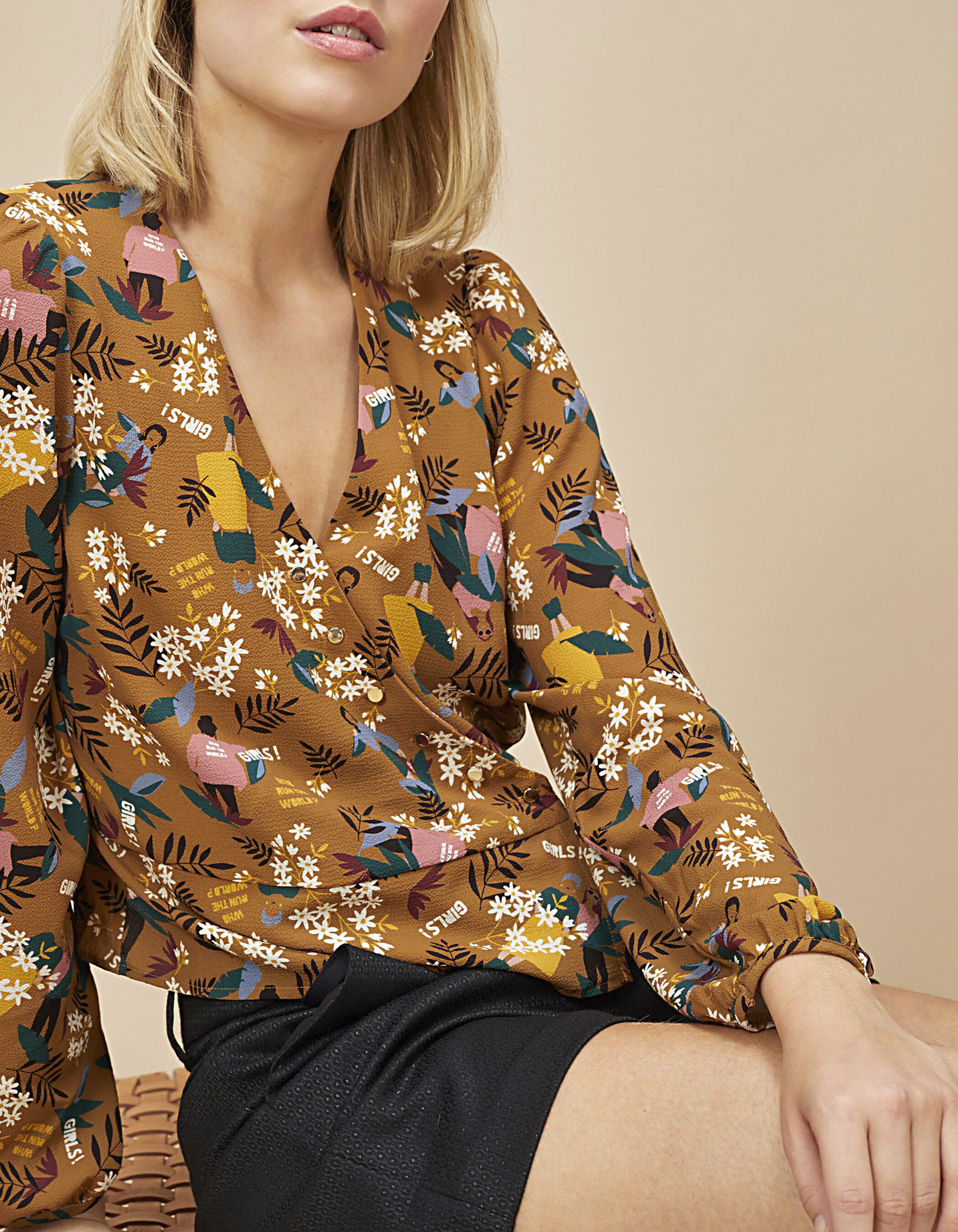I.Code camel blouse with Women flowers print