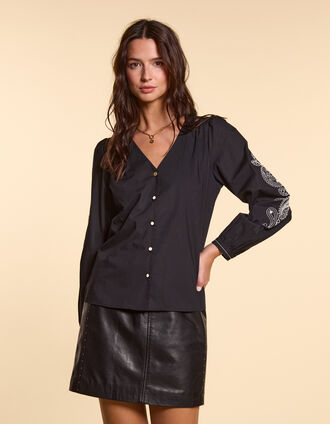 I.Code black shirt with embroidered sleeves